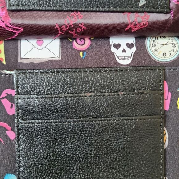 Betsey Johnson Emoji Mini Crossbody Purse with Bow 🌿 - Picture 5 of 8